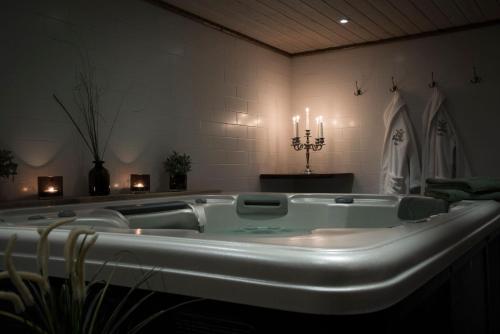 Hot tub, Hotel Bugelhof in Salsatern