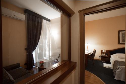 Massimo Plaza Hotel - image 10