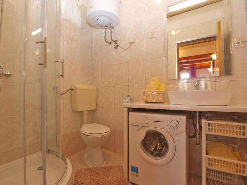 Apartment image 8