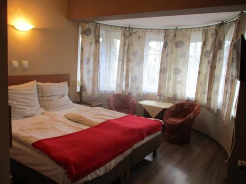 Hotel Pod Platanami - image 3