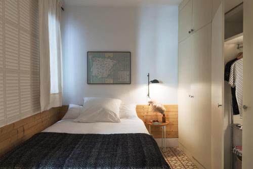 One-Bedroom Apartment image 9