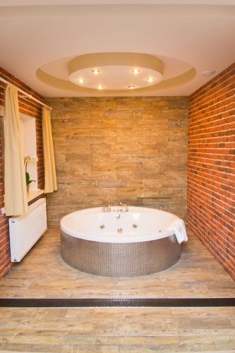 Badkamer, De Gaulle Boutique Hotel in Kharkiv