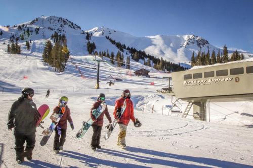 Mammoth Ski & Racquet Club #131 - image 3