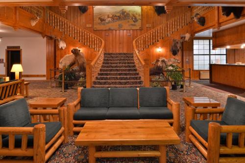 ล็อบบี้, สเตจ โค้ช อินน์ (Stage Coach Inn) in เวสส์ เยลโลว์สโตน (MT)