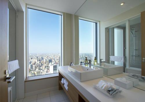 Bathroom, Nagoya JR Gate Tower Hotel in Nagoya