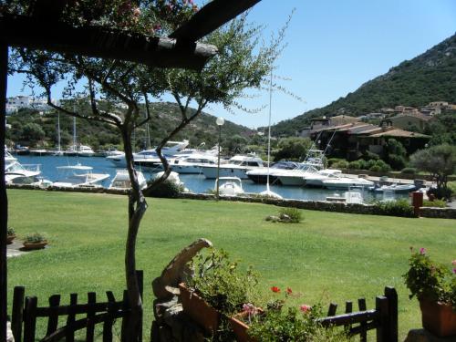  Porto Cervo - Holiday home surrounded by greenery near the port, Pension in Porto Cervo