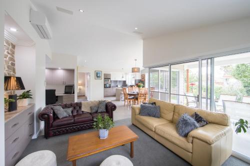 共用Lounge/電視區, Armidale Cottage on Barney - House 2 in 阿米代爾