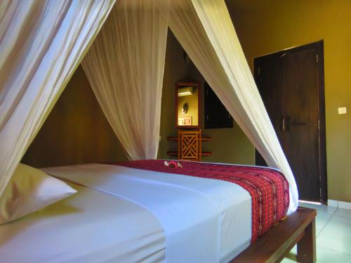 Suka Sari Cottages Room Type - Deluxe Double Room