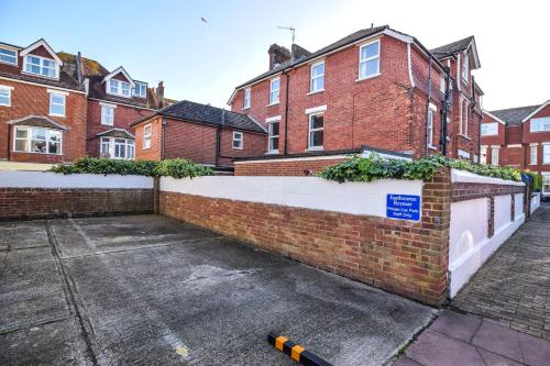 Eastbourne Reymar - image 12