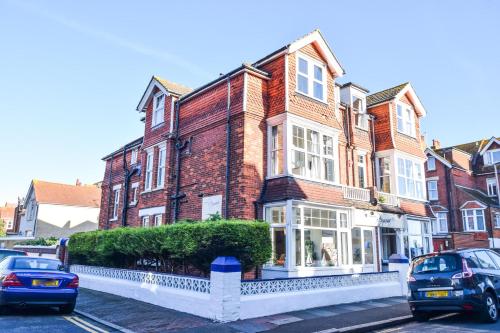 Eastbourne Reymar - image 7