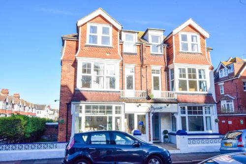 Eastbourne Reymar - image 3