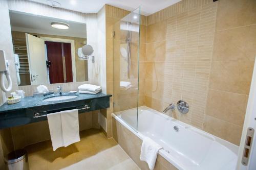 Double or Twin Room image 2