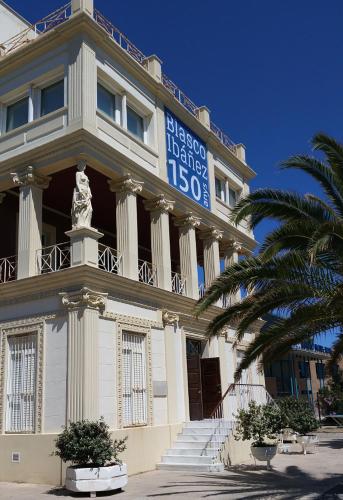 Malvarossa apartment near beach