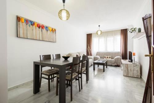 Apartamento Alaska 800 m de la Playa Parking Privado, Málaga