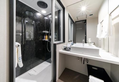 Double Room with Shower - Non-Smoking  image 5