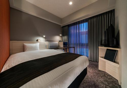 Double Room with Bath - Non-Smoking image 8