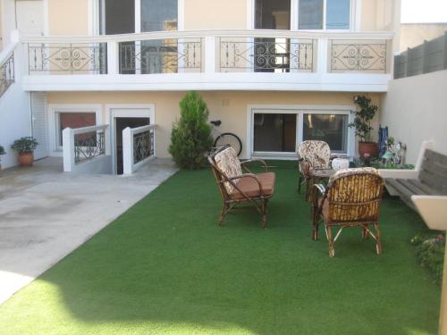  Rea's Guest house, Ferienwohnung in Artemida