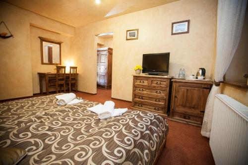 Hotel Dwór Karolówka - image 8