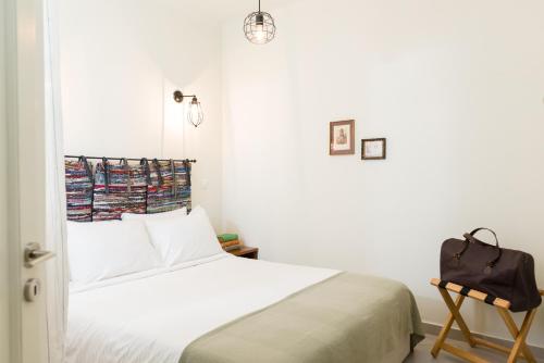 1930's Athenian House by YHA, Athens (photo 6)