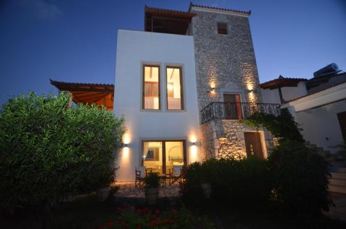  Stone Tower Retreat, Oasis of Peace, Ferienwohnung in Aristoménis