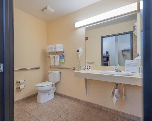 Days Inn by Wyndham Manitou Springs image 13