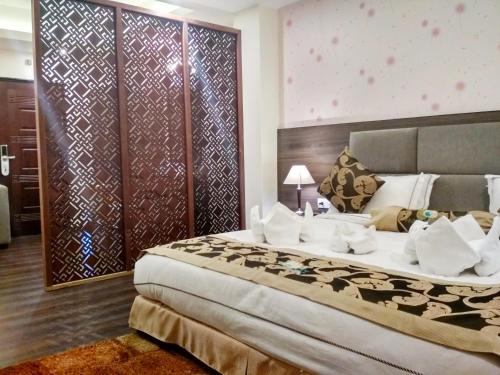 Deluxe Double Room image 3