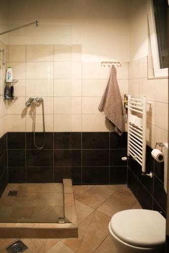 East Private Rooms - image 4