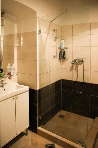 East Private Rooms - image 10