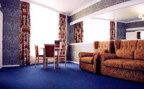 Best City Hotel - image 7