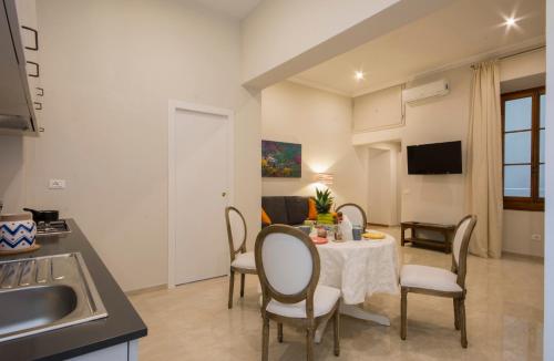 Iris Apartments - image 12