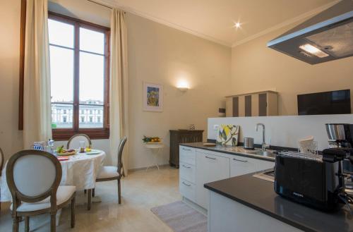 Iris Apartments by Mmega