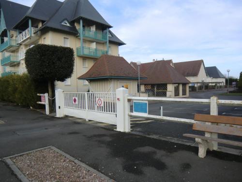 2 pieces 150 de la Mer, Calme,ensoleille avec Parking