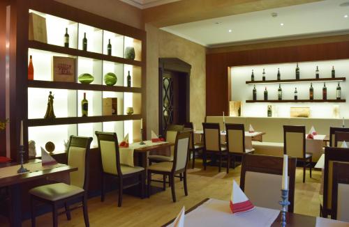 餐廳, 安茲阿泊特科酒店 (Hotel Amts-Apotheke) in 蘭河畔林堡