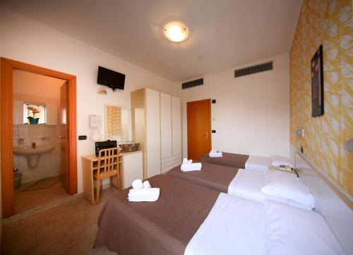 Hotel Petrarca - Tap to explore photos