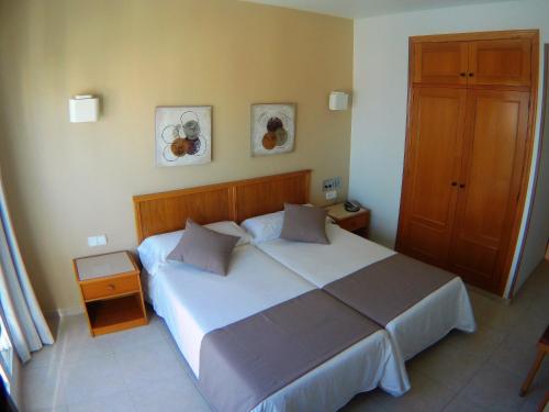 Double or Twin Room image 3