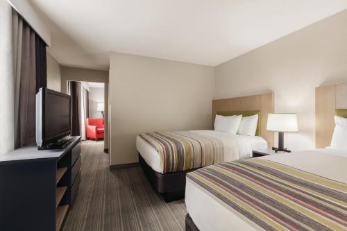 Country Inn & Suites by Radisson, Bakersfield, CA