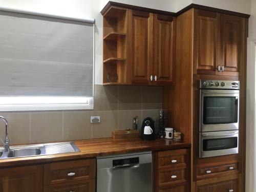 廚房, Noah's Stanley Luxury Bed and Breakfast in 斯坦利