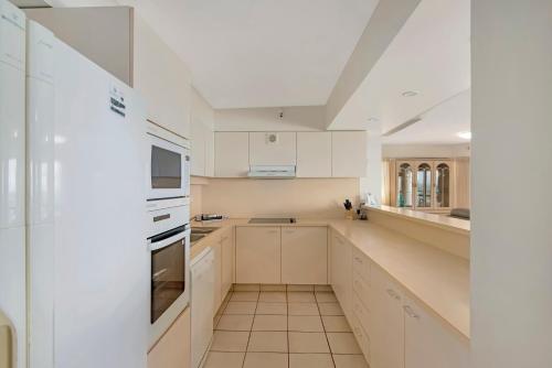 Two Bedroom Standard Ocean View Apartment image 8