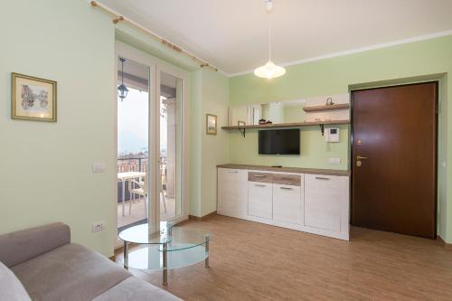 Apartment with Lake View