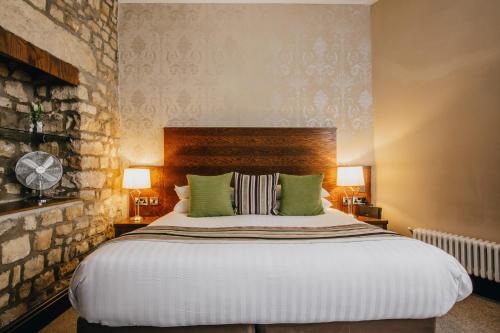 The Sun Hotel & Bar - image 10