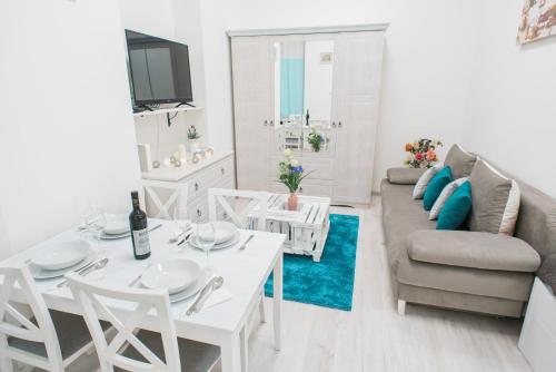 Vintage Apartment in the Center 1
