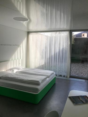 Chromotel - main image