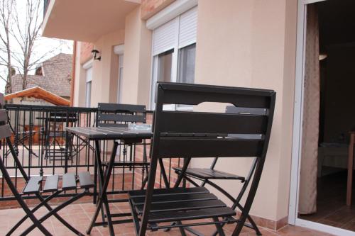 شرفة/ تراس, Imola és Andrea Apartmanház 2 (Imola es Andrea Apartmanhaz 2) in هاجدوس زوبوزلو