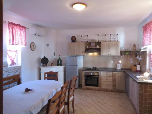 Banić Apartments with pool - image 2