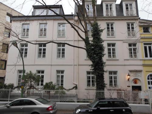 DIRAZI Guesthouse & Apartments GmbH - image 9