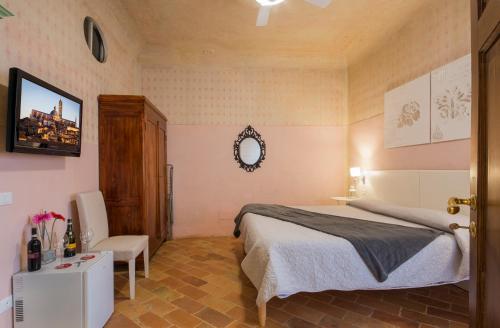 Deluxe Double or Twin Room image 4
