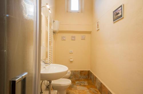 Deluxe Double or Twin Room image 6