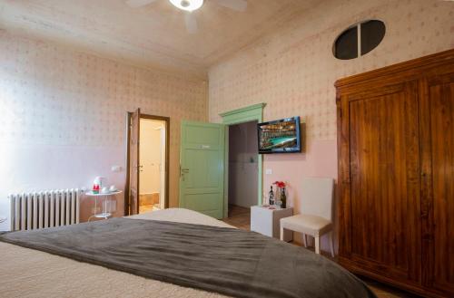 Deluxe Double or Twin Room image 3