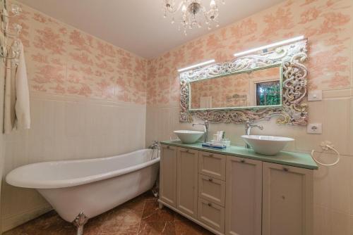 Rey Don Pedro Luxury Home - main image