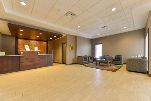 Fuajee, Siding 16 Lodge in Wetaskiwin (AB)